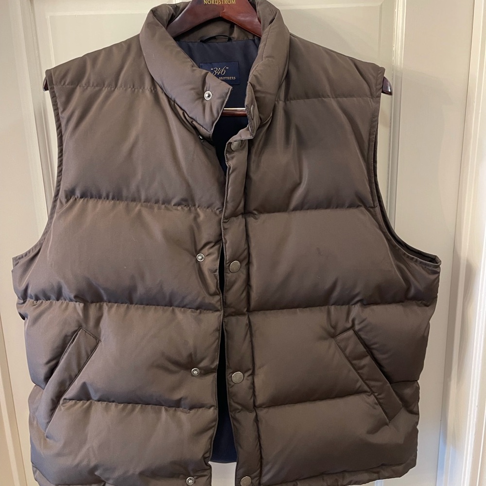 Fantastic Brooks Brothers Down vest!